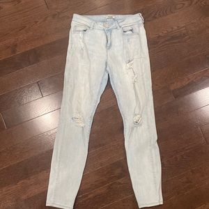 Refuge Light Wash Ripped Skinny Jeans